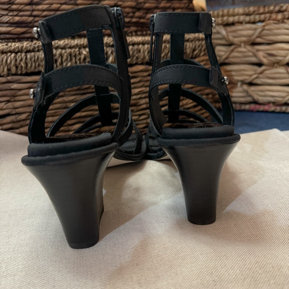 Donald J. Pliner Strappy Heels size 6M EUC - Picture 7 of 15